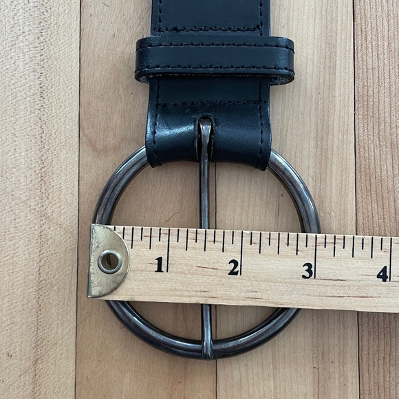 Kudos Black Leather Belt with Minimalist Round Buckle - Made in Canada - 70/28 - Picture 12 of 13